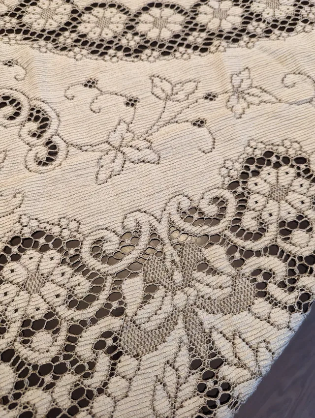 Vintage lace tablecloth image indicator(3)