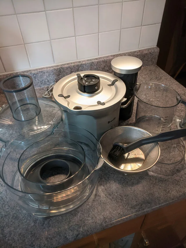 Breville pro juicer, whole fruits and veg for optimum health! image indicator(3)