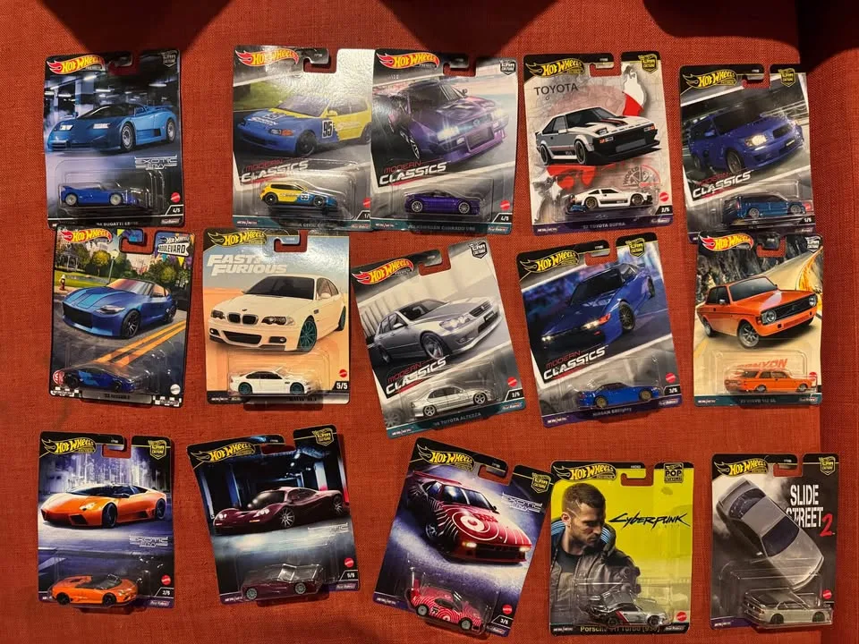 🏎️ Hot Wheels Premium Collection – Exotic Envy, Modern Classics image indicator(2)