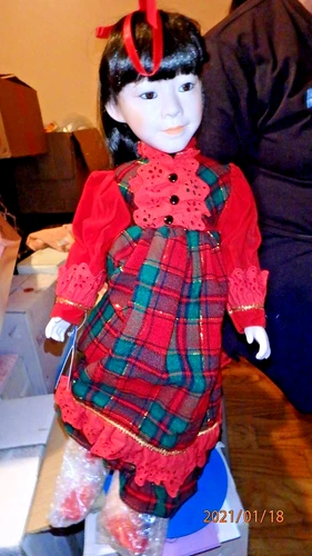 Marian Yu Designs Musical Oriental Porcelain Doll 1989