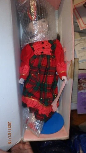 Marian Yu Designs Musical Oriental Porcelain Doll 1989 - photo 5