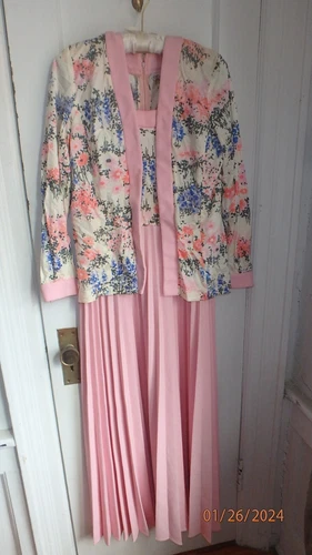 Pink Floral Chenille Wool Pleated Sunday Dress Set - photo 2