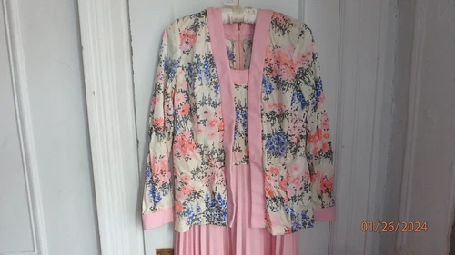Pink Floral Chenille Wool Pleated Sunday Dress Set - photo 3