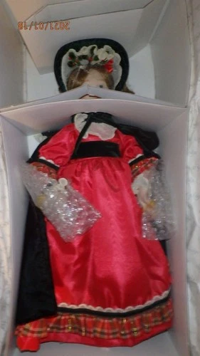 Elizabeth, Her Christmas Gift by Lenox - photo 3