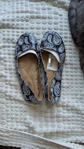 Black Flats w/ White Paisleys by TouTou Size 8 - photo 2