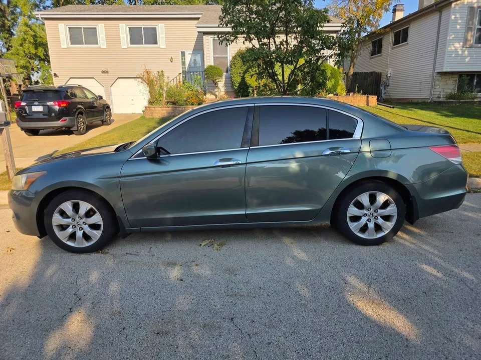 2010 Honda Accord · EX-L w/Navigation Sedan 4D image indicator(3)