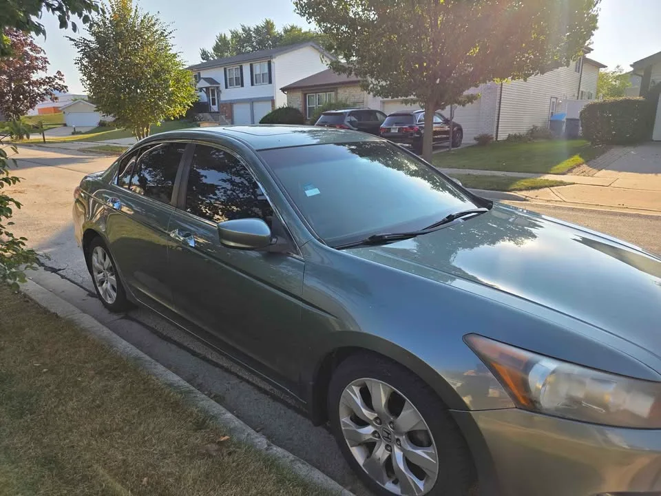 2010 Honda Accord · EX-L w/Navigation Sedan 4D image indicator(4)
