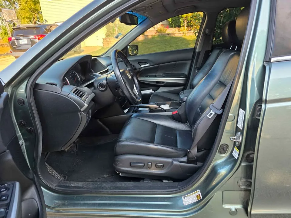 2010 Honda Accord · EX-L w/Navigation Sedan 4D image indicator(5)