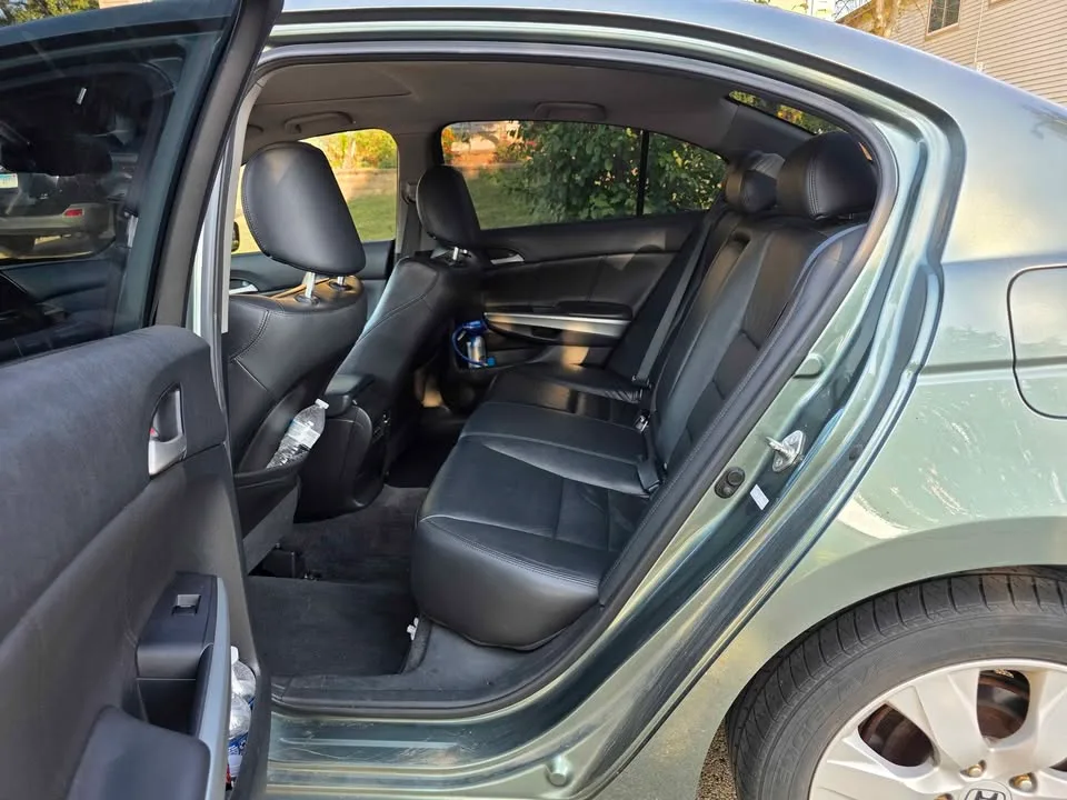 2010 Honda Accord · EX-L w/Navigation Sedan 4D image indicator(6)