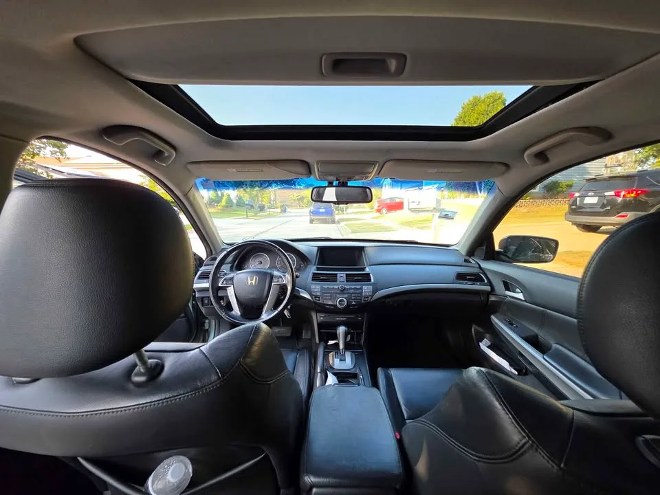 2010 Honda Accord · EX-L w/Navigation Sedan 4D image indicator(8)