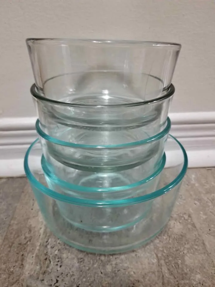 Small Pyrex Glass Mixing Bowls thumbnail