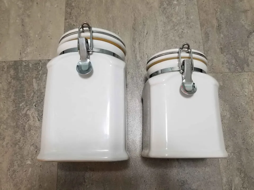 2 White Ceramic Airtight Canisters image indicator(2)
