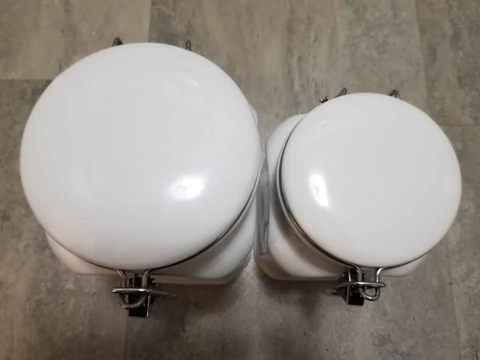 2 White Ceramic Airtight Canisters image indicator(3)