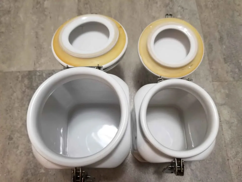 2 White Ceramic Airtight Canisters image indicator(4)