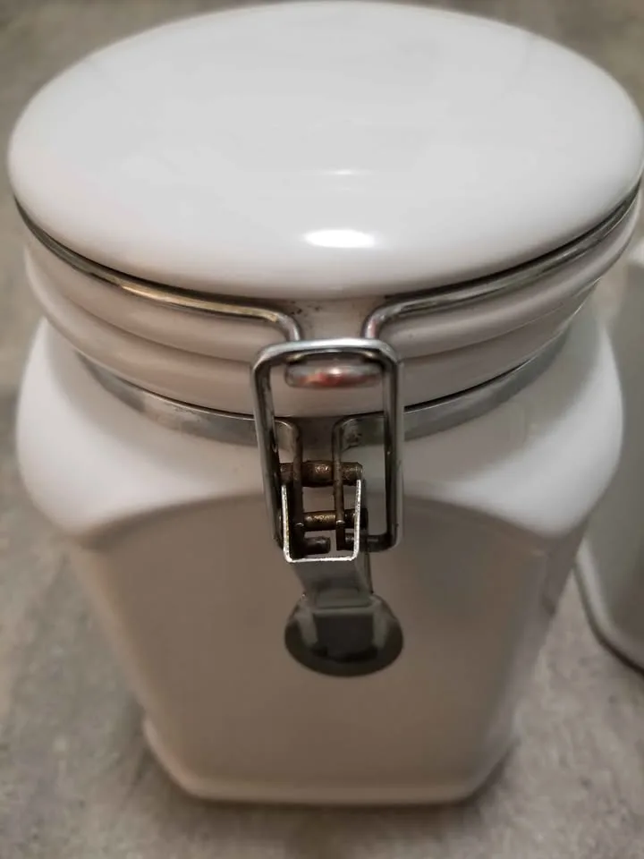 2 White Ceramic Airtight Canisters image indicator(5)