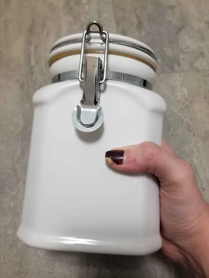 2 White Ceramic Airtight Canisters image indicator(8)