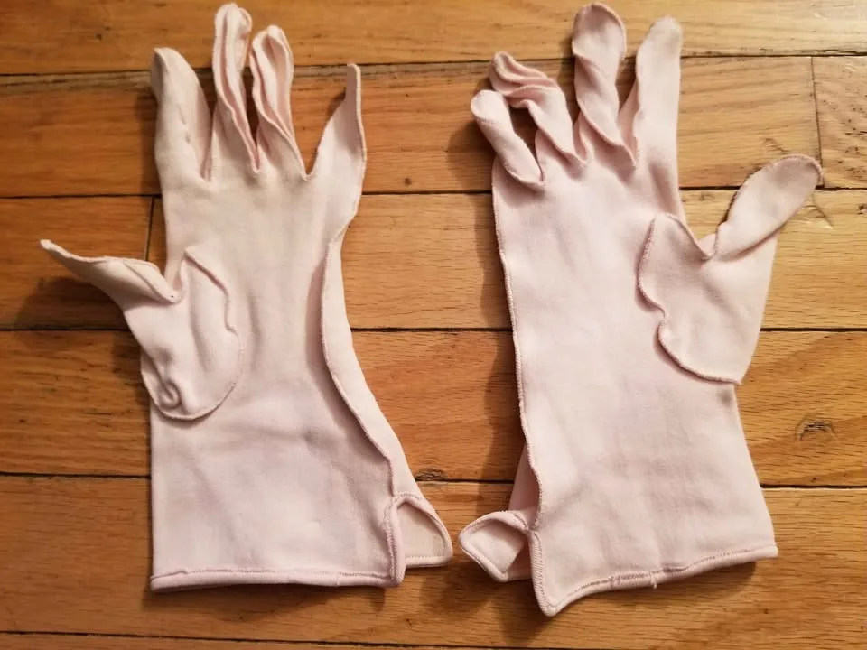 Vintage Pink Ladies Gloves Flared image indicator(7)
