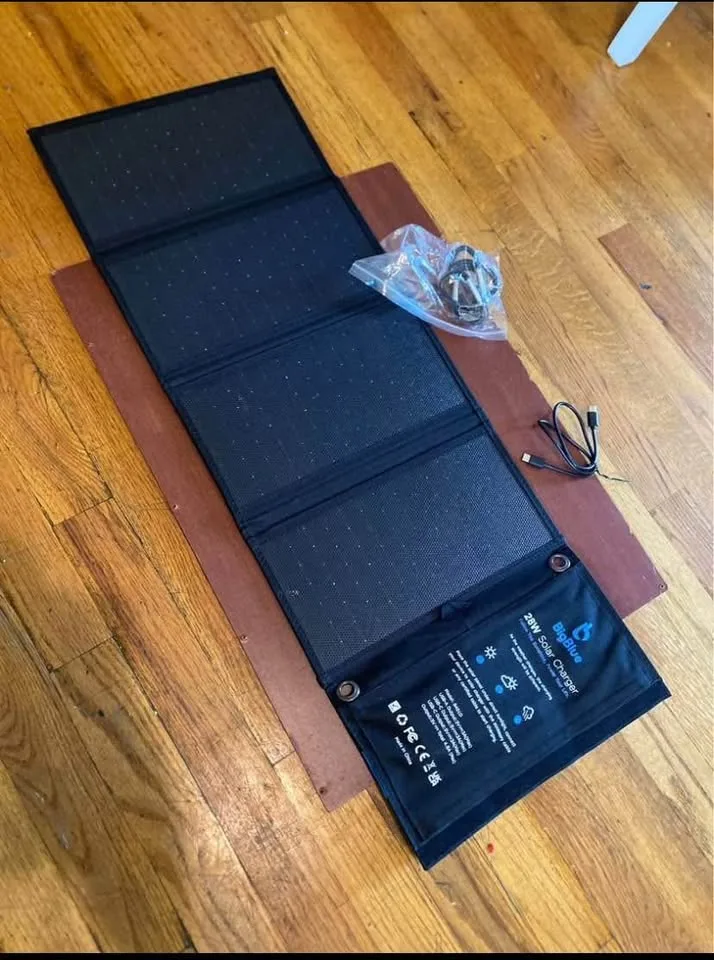 BigBlue 28W Solar Charger image indicator(3)