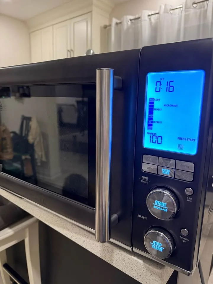 NEW! Breville Combi Wave 3-in-1 Convection Microwave w/ Air Frye image indicator(3)