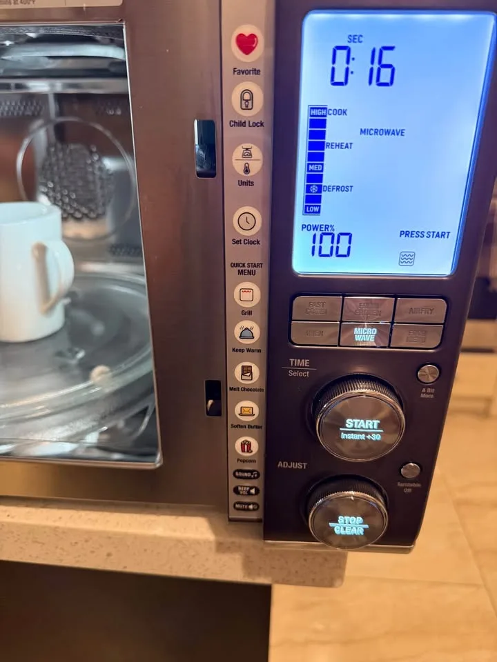 NEW! Breville Combi Wave 3-in-1 Convection Microwave w/ Air Frye image indicator(5)