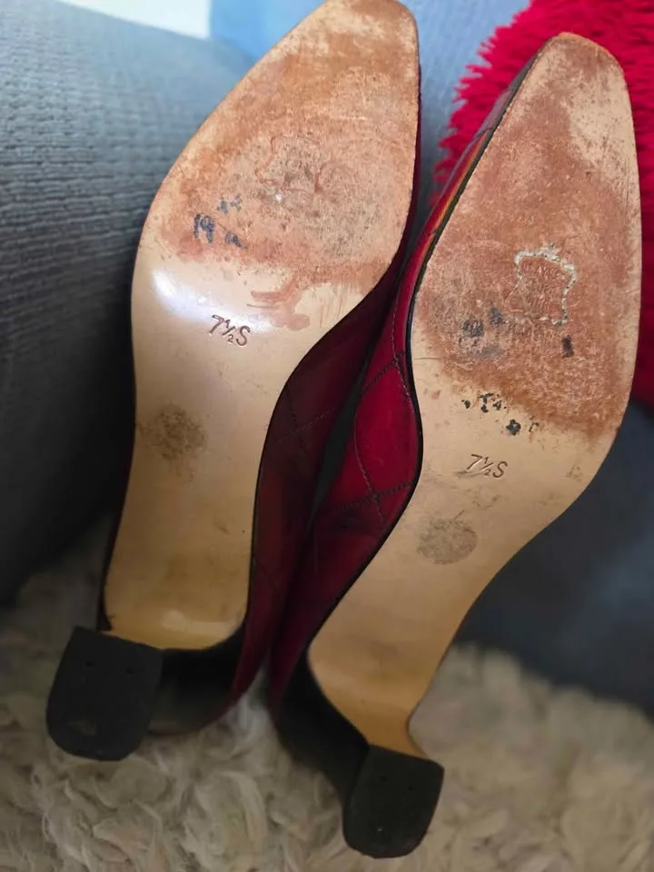 Vintage Ingledew's Gresasa Collection women's leather pumps sz 7 image indicator(5)