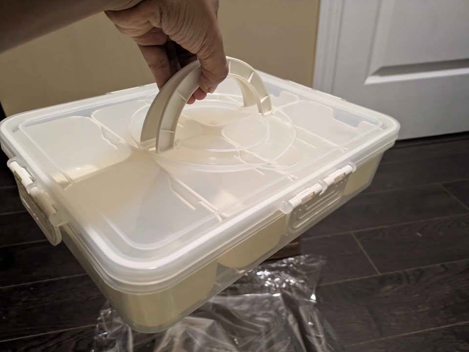 Brand new 8 compartments plastic food storage container - photo 5