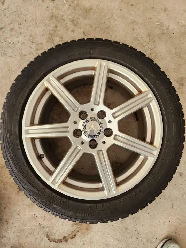 Mercedes Winter Tires on Rims 225/50/17 image indicator(4)