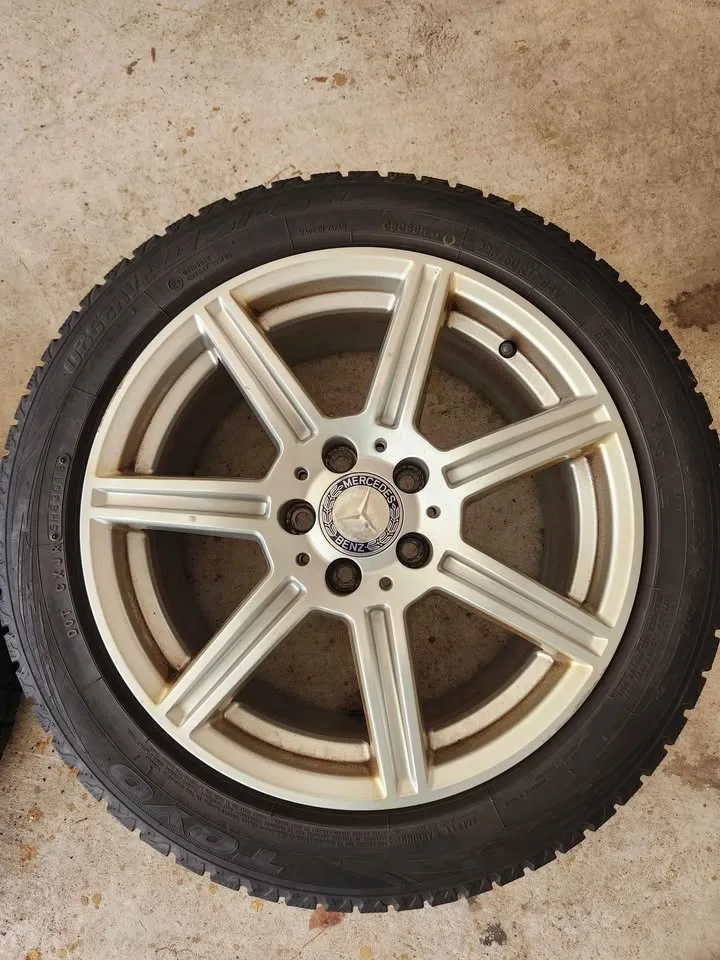 Mercedes Winter Tires on Rims 225/50/17 image indicator(5)