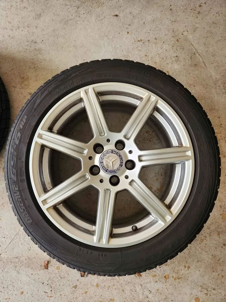 Mercedes Winter Tires on Rims 225/50/17 image indicator(6)