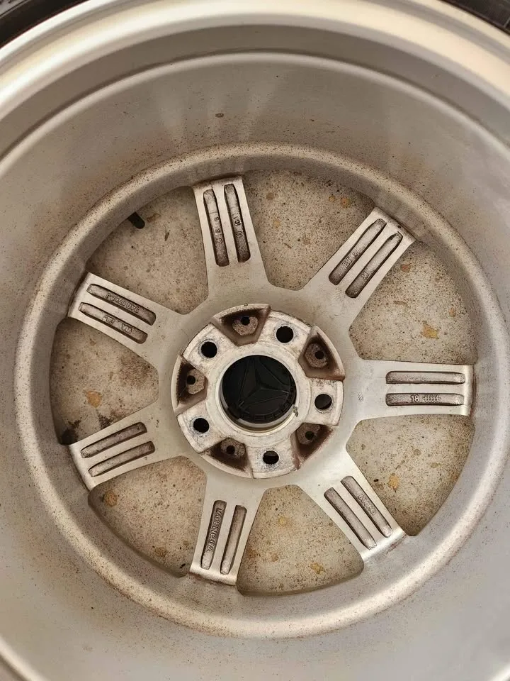 Mercedes Winter Tires on Rims 225/50/17 image indicator(9)