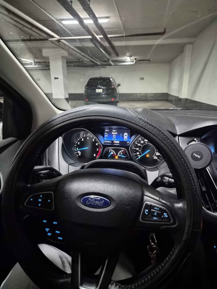 2016 Ford Focus - photo 2
