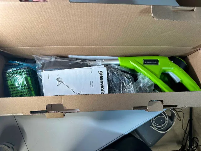 Greenworks 40v 12" STRING TRIMMER BATTERY image indicator(2)