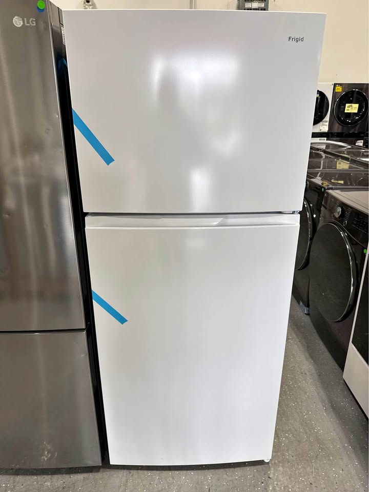 28” 18 cubic feet Brand New in the Box Fridge