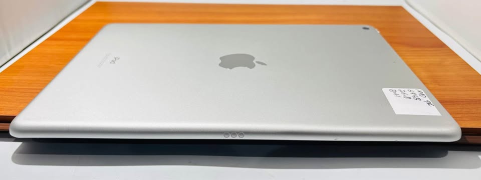Apple iPad 9th Gen 10.2” Display 64GB Fully Functional!! - photo 2
