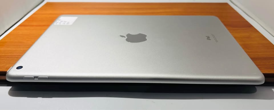 Apple iPad 9th Gen 10.2” Display 64GB Fully Functional!! - photo 5