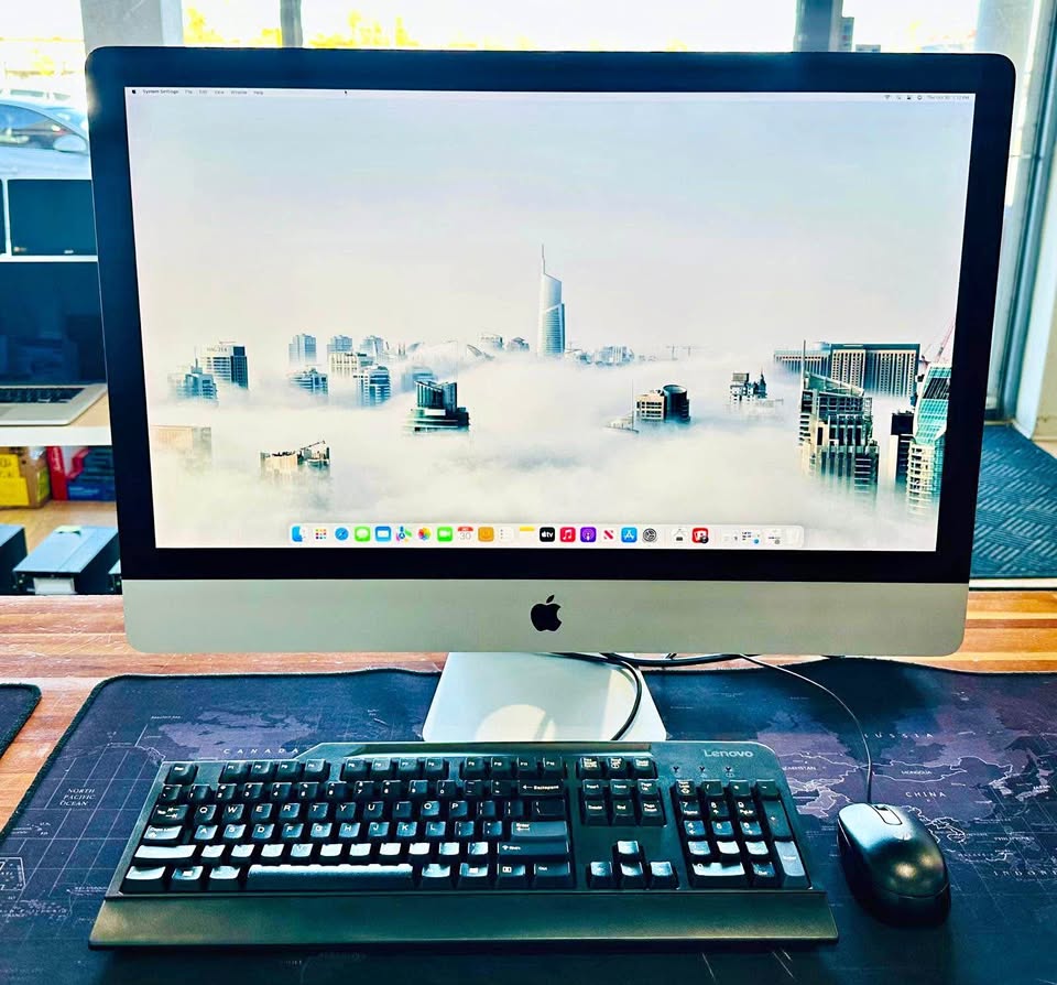 Apple iMac 27” 5K Retina 2017 3.4Ghz Core i5 16GB RAM 1TB Radeon