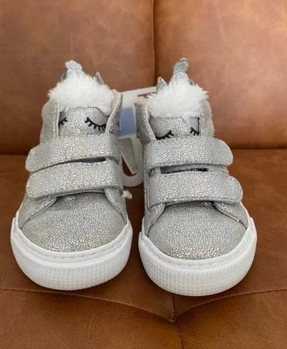 Baby Gap Girls Silver Holographic Sneakers – Size 5 thumbnail