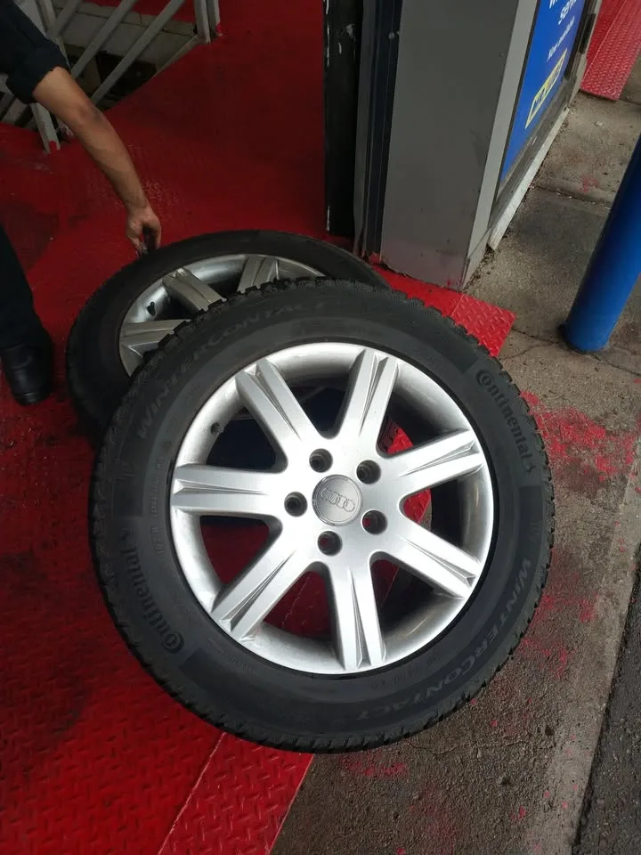 2015 Audi Q7 Winter Tires and Alloy Rims (set) image indicator(2)