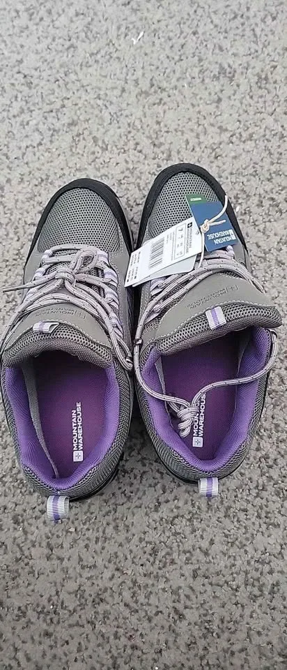 BNWT Mountain Warehouse sz 9 waterproof shoes image indicator(2)