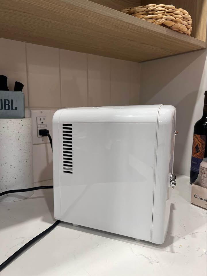 Mini drink / skincare fridge - photo 5