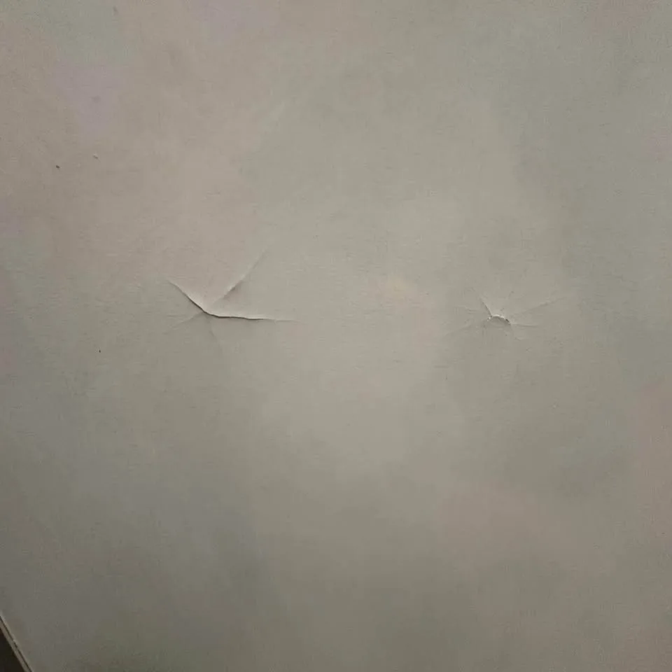 Extra LARGE dry erase white board *small issue see last 2 pictur image indicator(6)