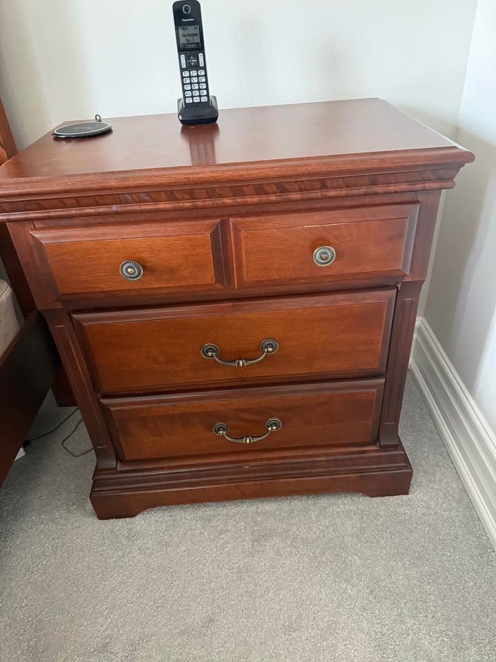 MOVING SALE: Solid Wood Queen Bedroom Set – Bed, Dresser with Mi - photo 5