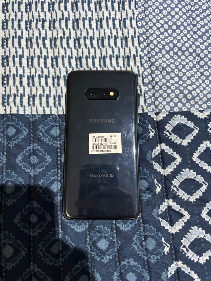 Samsung galaxy S10e - photo 2
