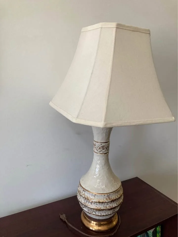 Vintage Ivory and Gold coloured Table Lamp with Cream Shade – Mi image indicator(2)