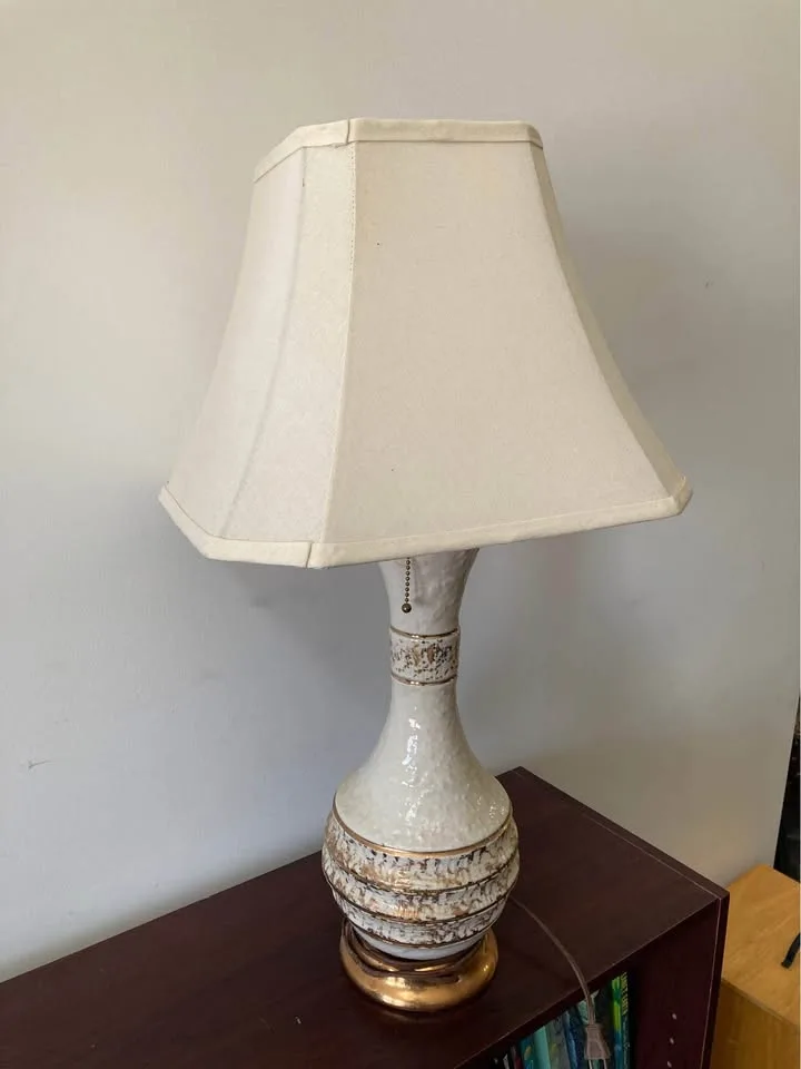 Vintage Ivory and Gold coloured Table Lamp with Cream Shade – Mi image indicator(3)