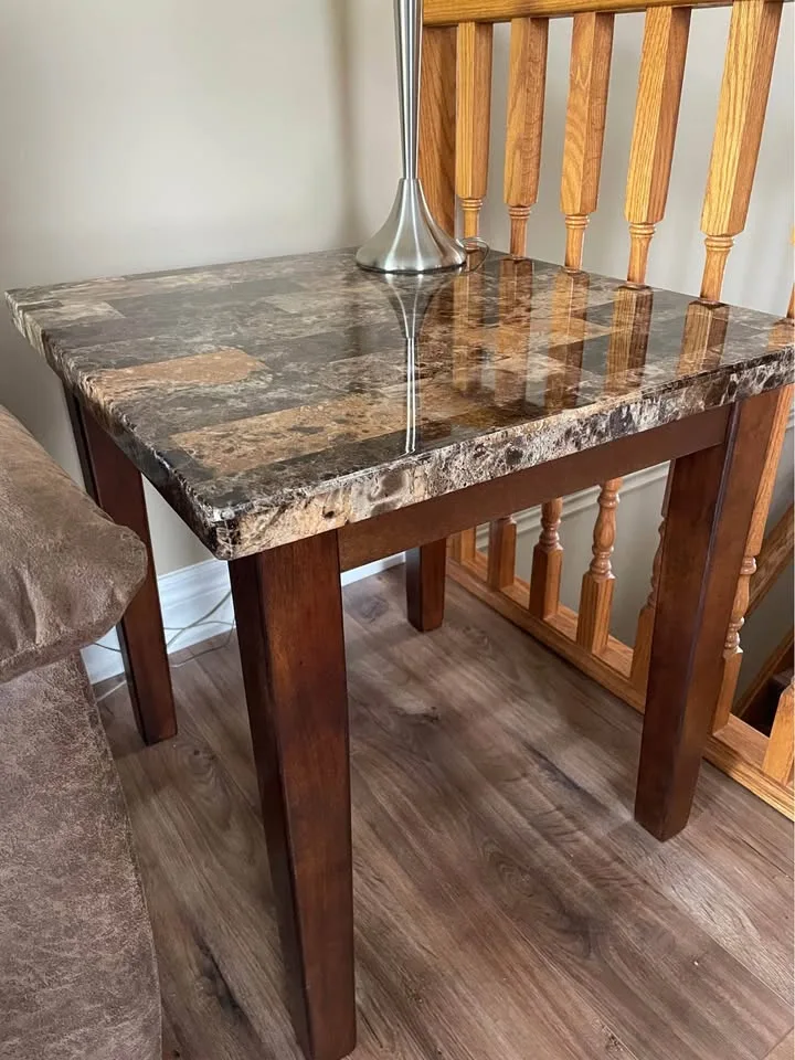 LIKE NEW Coffee Table with 2 End Tables image indicator(3)