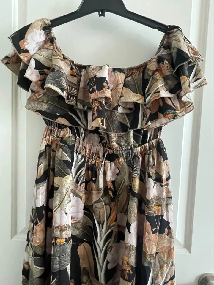 BRAND NEW Off-The-Shoulder Floral Dress image indicator(2)