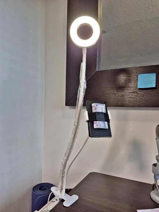 2-in-1 Ring Light and Cell Phone Holder thumbnail