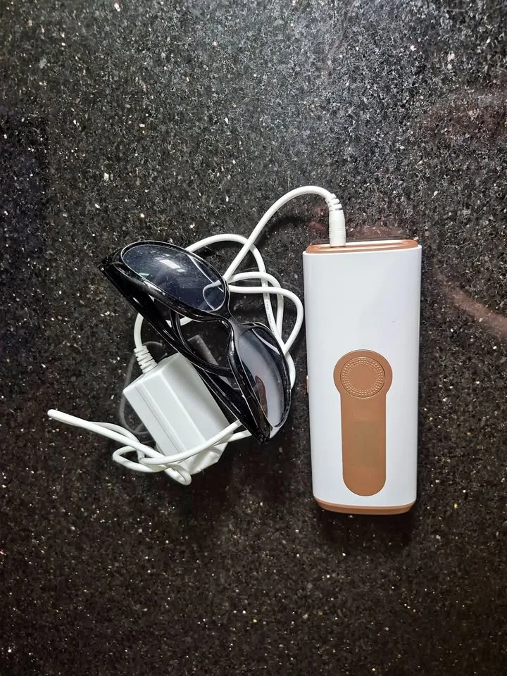 IPL Laser Hair Removal Device - At-Home Treatment 991,983 Flashe thumbnail