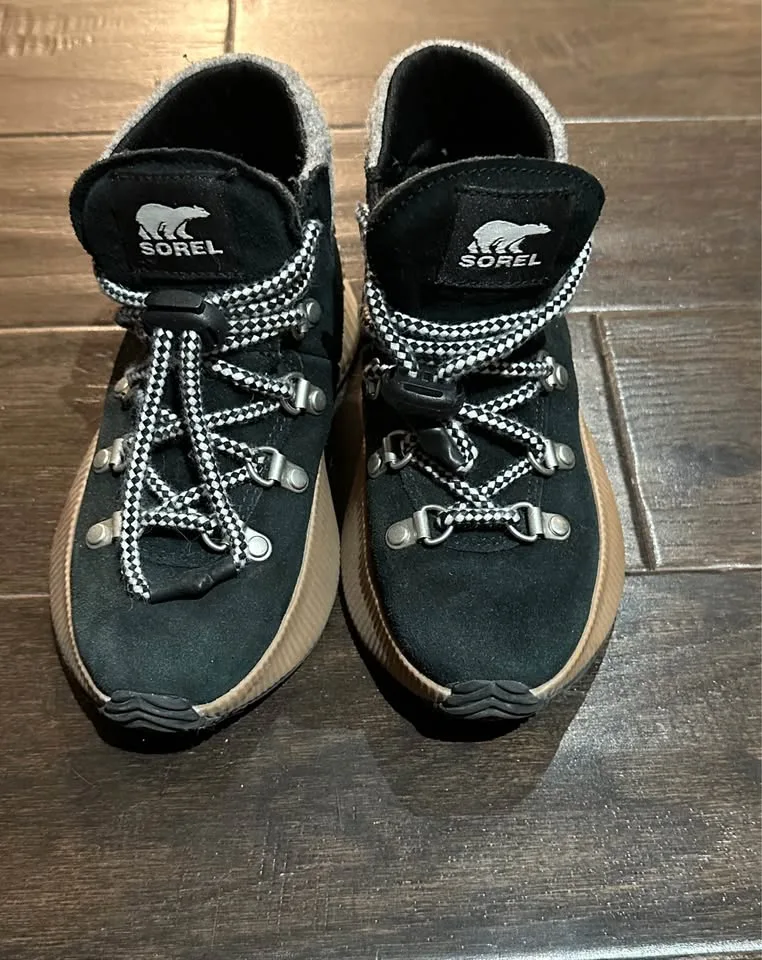 Kids Sorel Winter Boots size 1 image indicator(2)